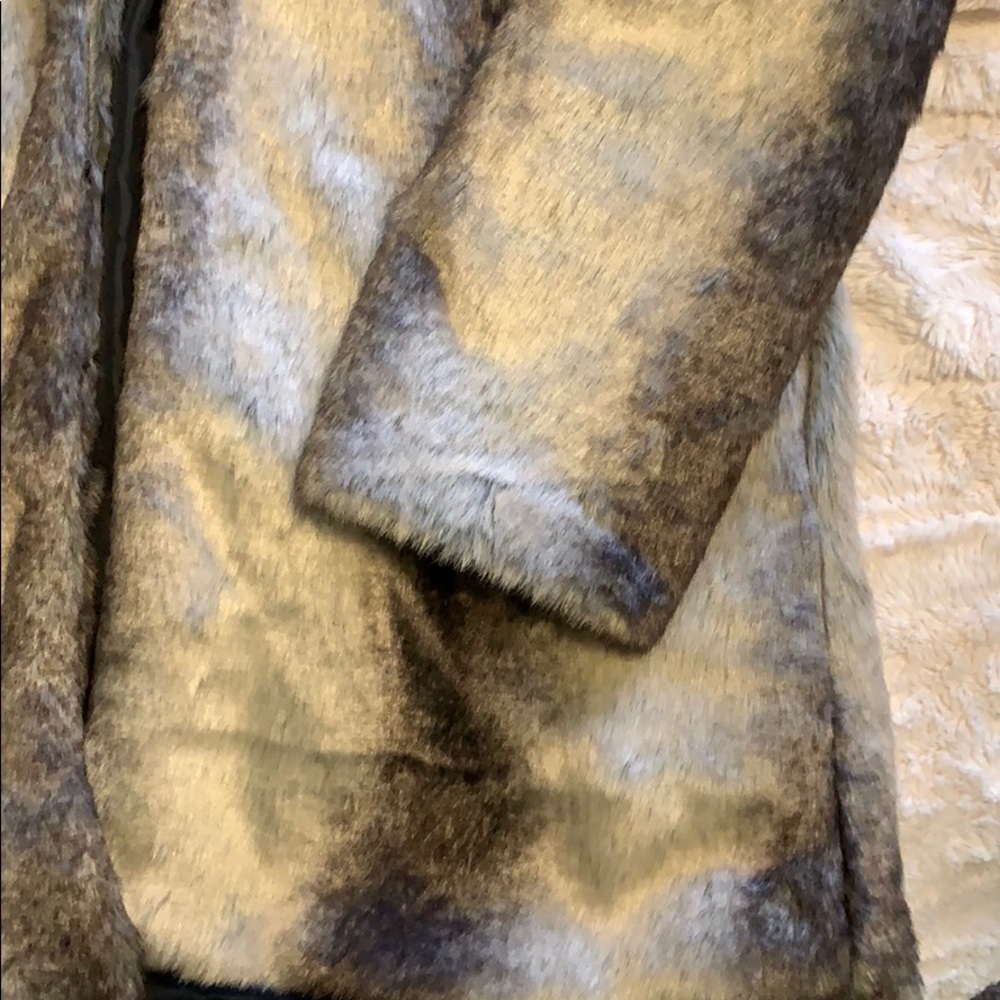 Faux Fur jacket with Animal Ears - Picture 4 of 7